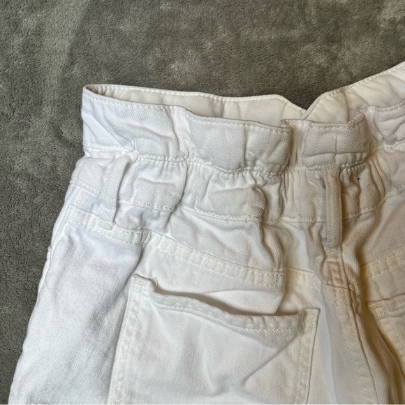 Banana Republic White Paperbag High Rise Denim Cuffed Shorts Size 30/10 - Picture 3 of 5